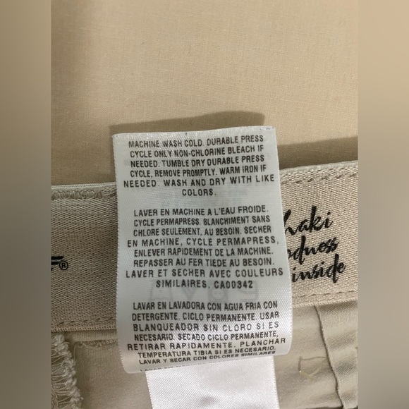 Dockers khaki shorts.  EUC - Picture 4 of 8